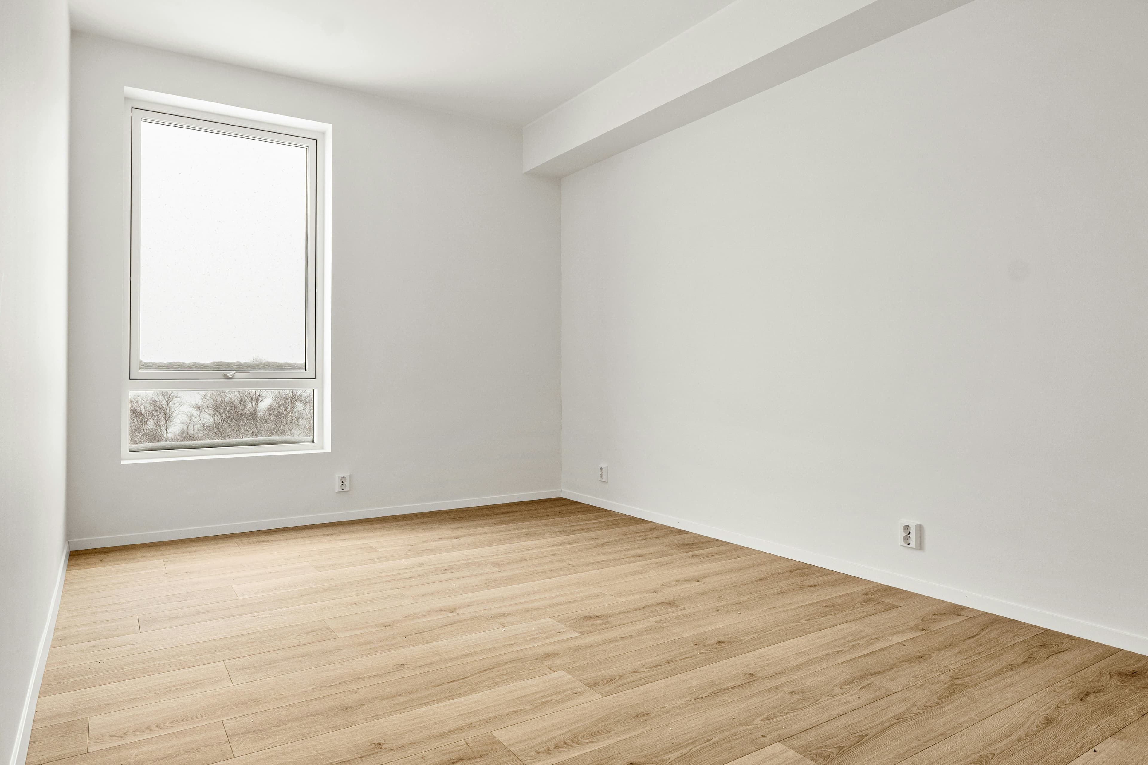 An empty bedroom before interior visualization